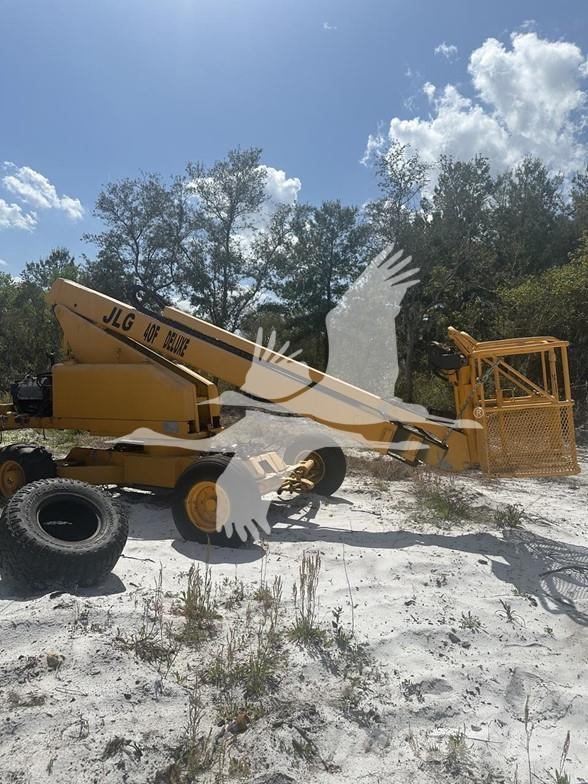 JLG 40F Articulated boom lifts