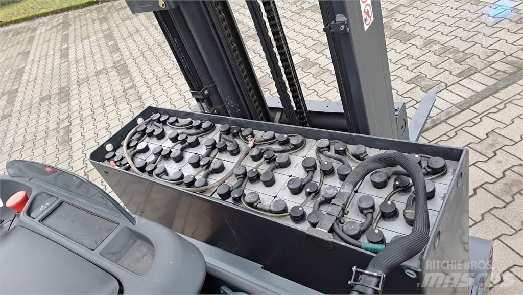 Linde R14 Reach trucks