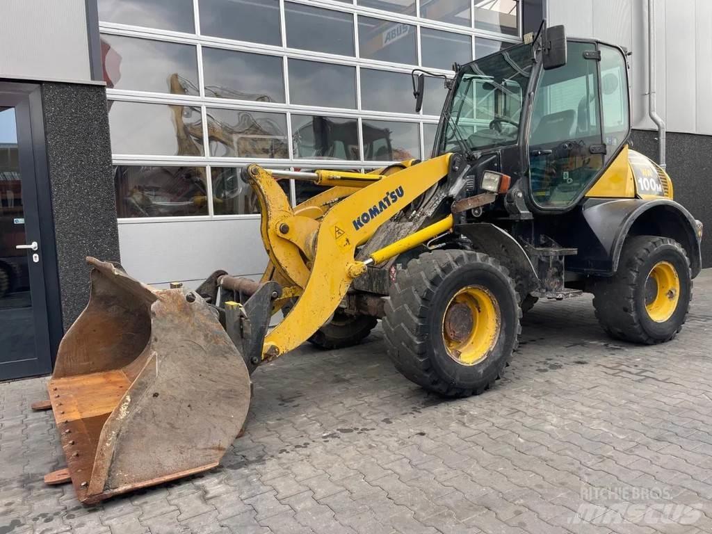 Komatsu WA100 Wheel loaders