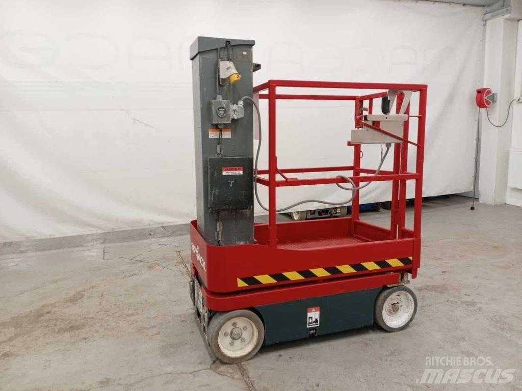 SkyJack SJ 16 Vertical mast lifts