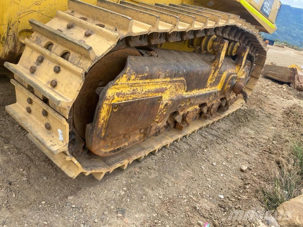 Komatsu D 155 AX-6 Crawler dozers