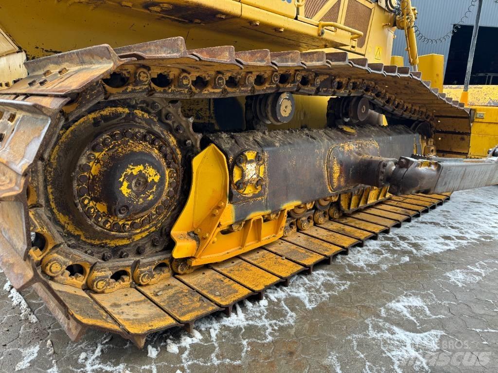 Komatsu D65PX-18 Crawler dozers