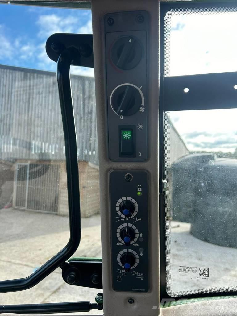 Fendt 211 Vario Tractors