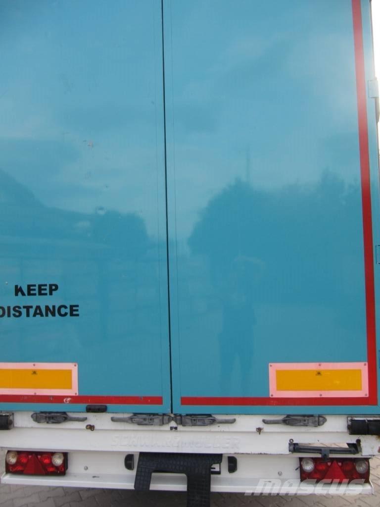 DAF XF 105 Curtainsider trucks