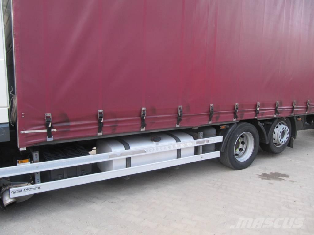 DAF XF 105 Curtainsider trucks