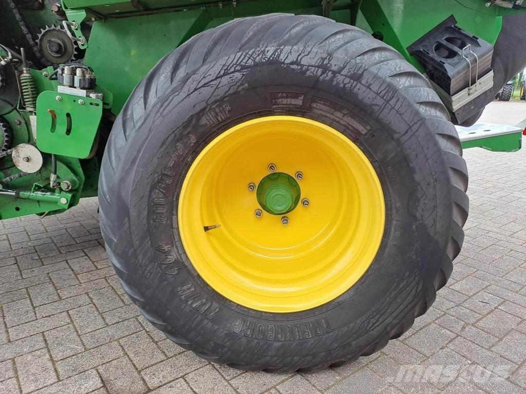 John Deere V461R Round balers