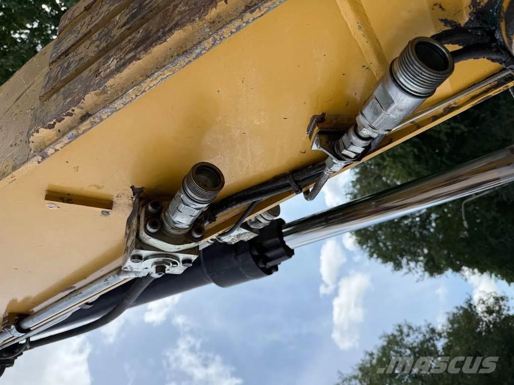 CAT M320F Wheeled excavators