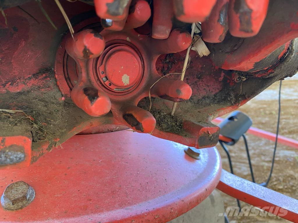 Kuhn GF 6502 Rakes and tedders