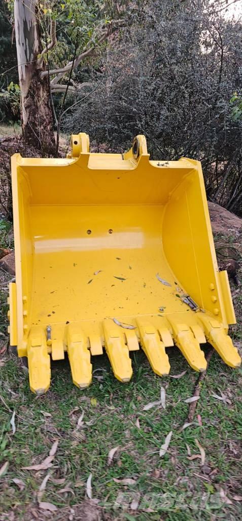 Komatsu PC210 Booms and arms