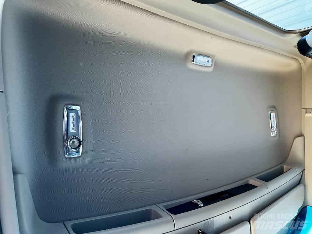 Kenworth T 880 Tractor Units