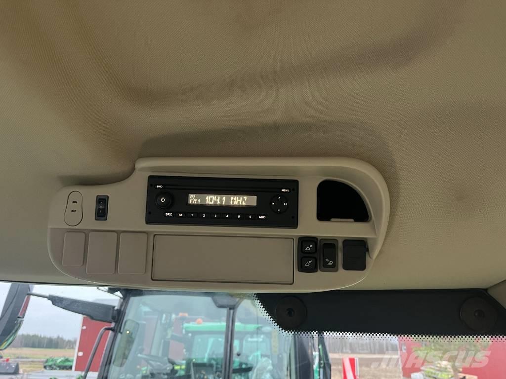 John Deere 6130 R Tractors