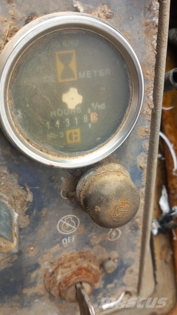 CAT 953 Crawler loaders