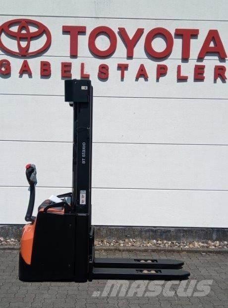 Toyota SPE160L Pedestrian stacker