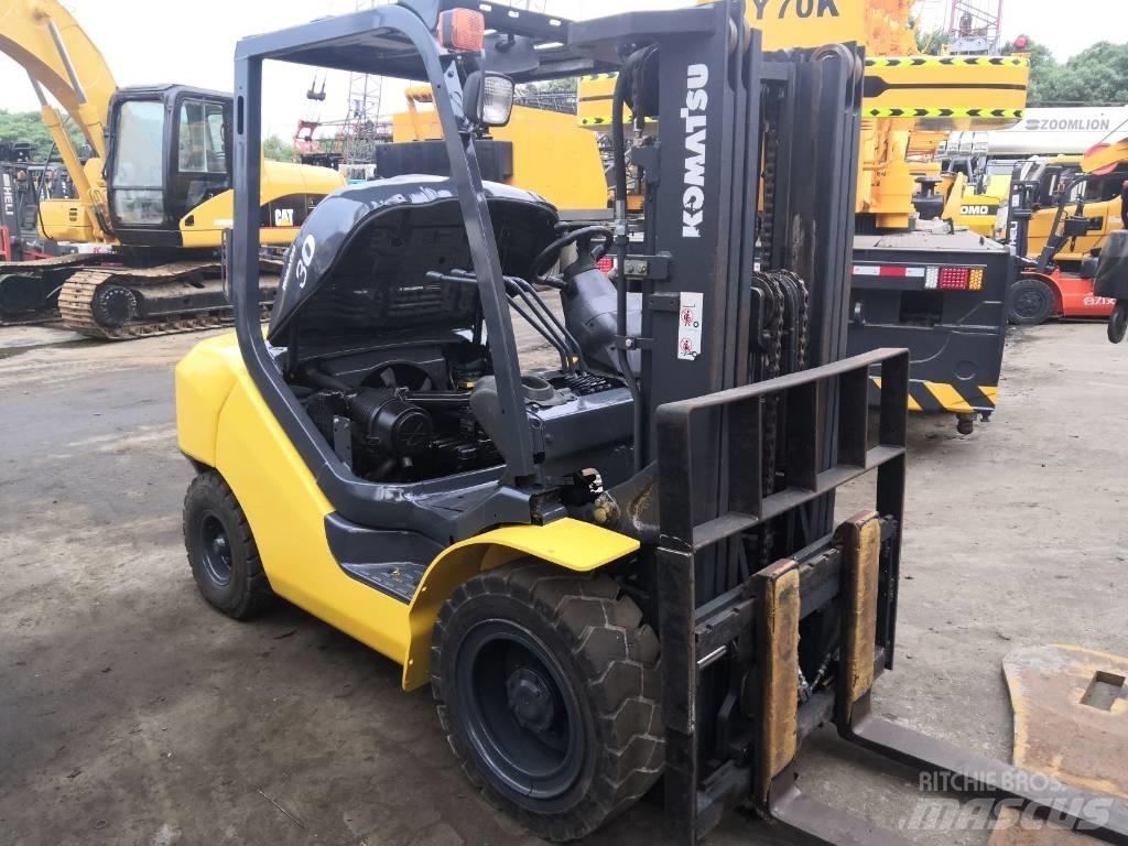 Komatsu 30 Diesel trucks