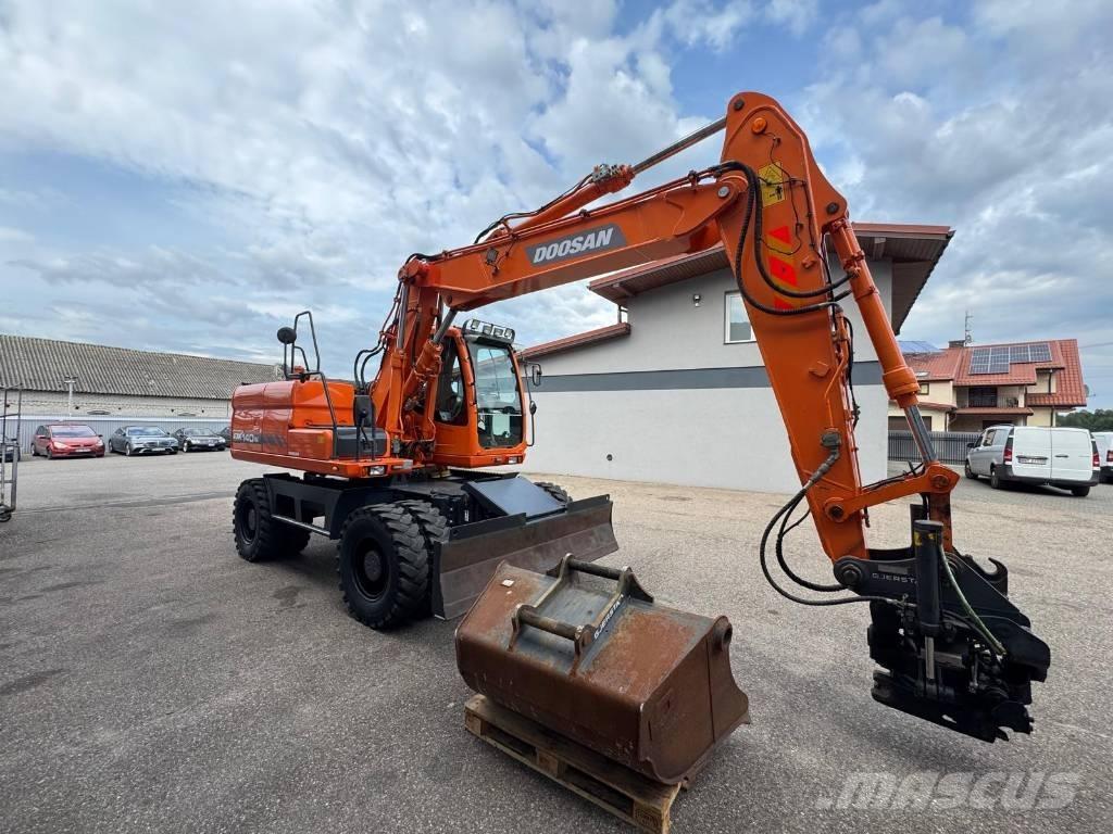 Doosan DX 140 W Wheeled excavators
