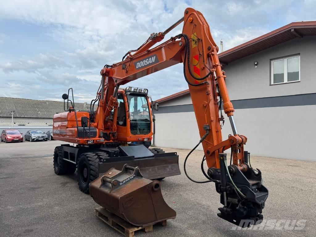 Doosan DX 140 W Wheeled excavators