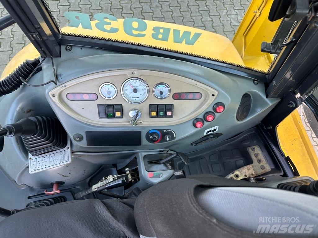 Komatsu WB93R Backhoe loaders