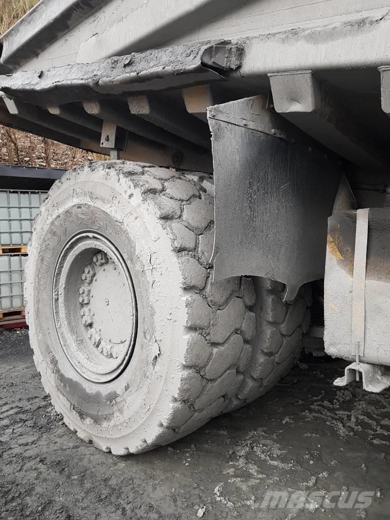 Komatsu HD 465-5 Rigid dump trucks