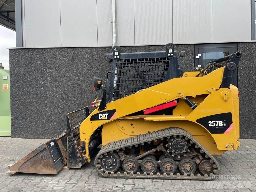 CAT 257B Skid steer loaders