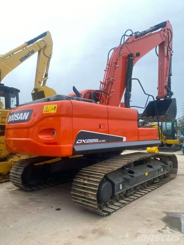 Doosan DX 225 LC Crawler excavators