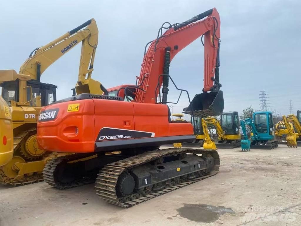 Doosan DX 225 LC Crawler excavators