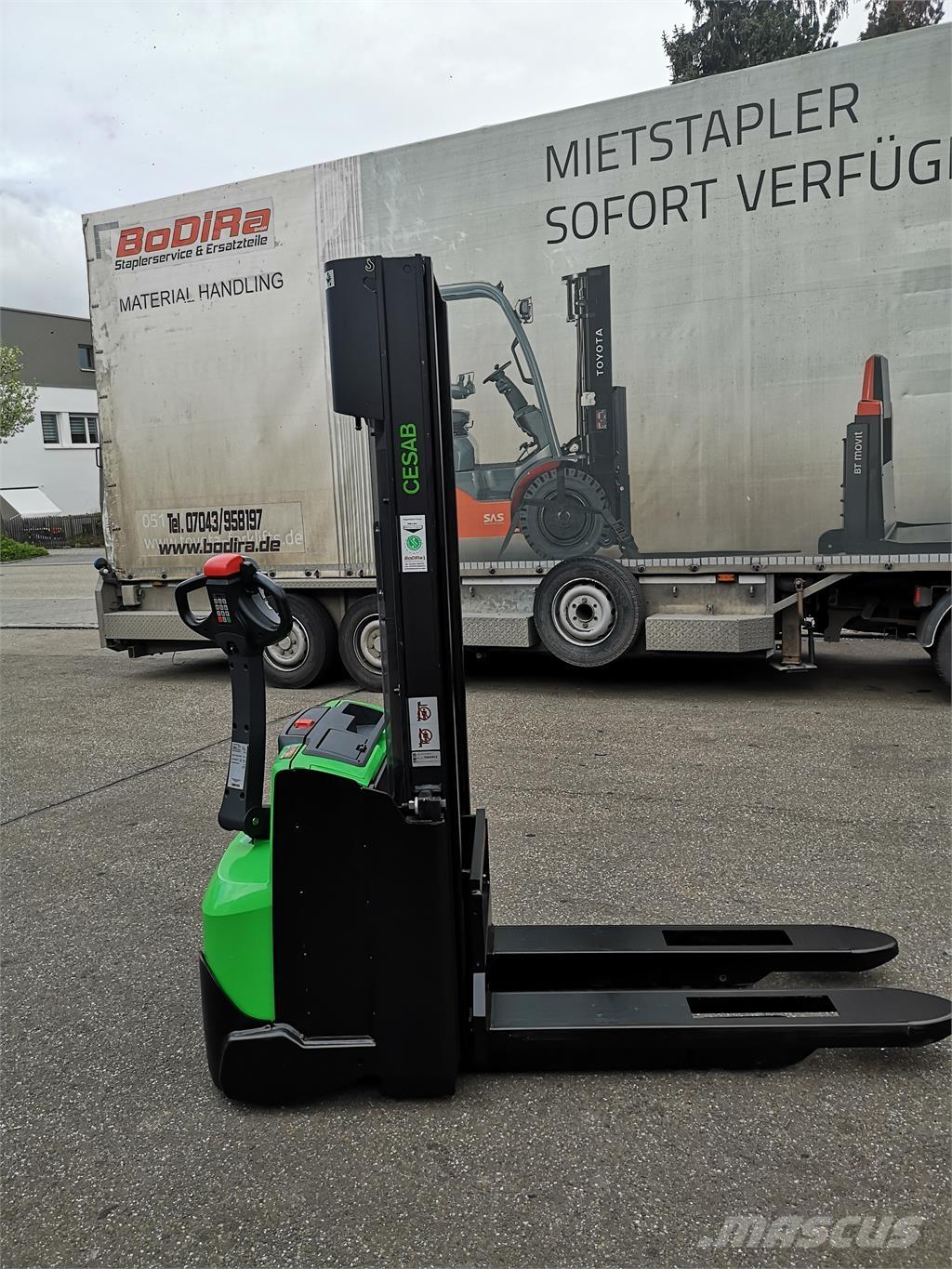 Cesab S210 Self propelled stackers