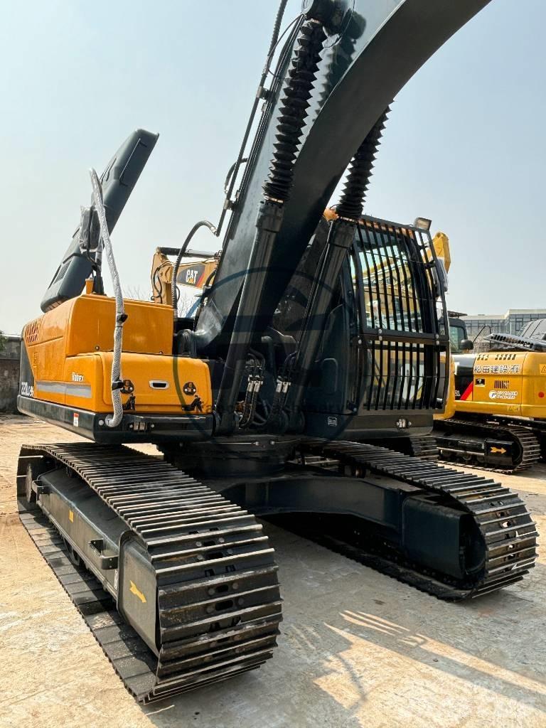 Hyundai 220LC Midi excavators  7t - 12t