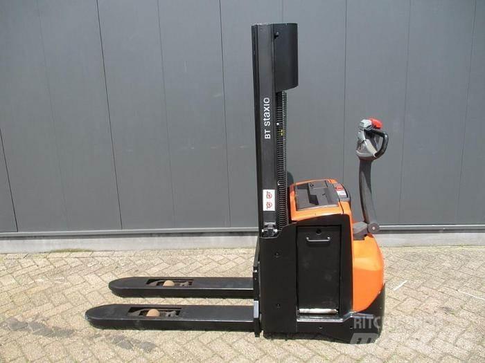 Toyota SWE 120L Pedestrian stacker