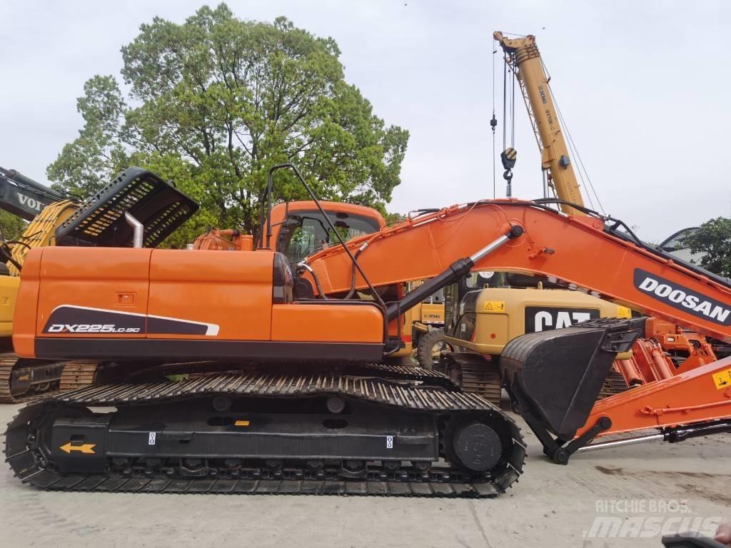 Doosan DX 225 LC Crawler excavators