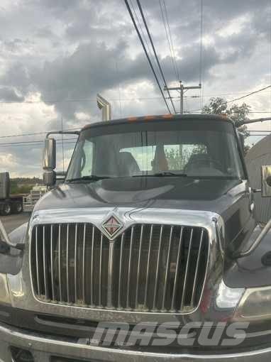 International 4400 Tractor Units
