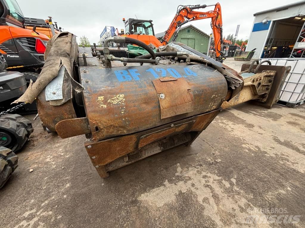 MB Crusher 120 Crushing buckets