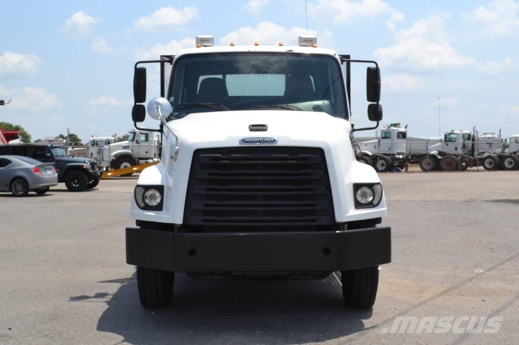 Freightliner 114SD Flatbed / Dropside trucks