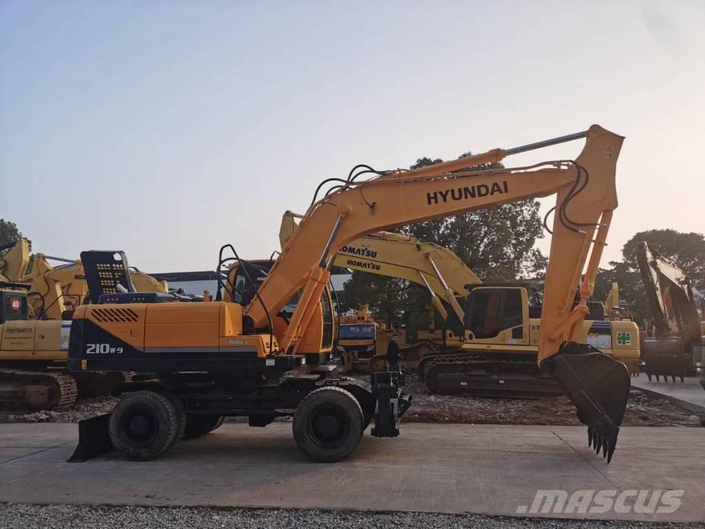 Hyundai R210W-7 Wheeled excavators