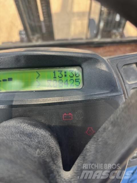 Yale GDP 35 VX Diesel trucks