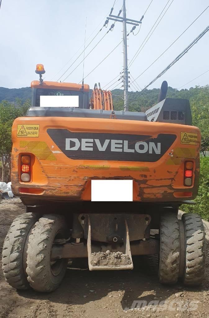 Doosan DX 140 W Wheeled excavators