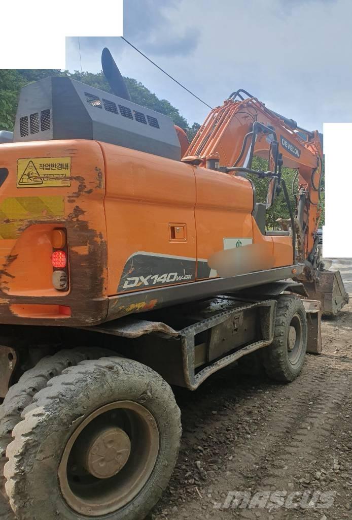 Doosan DX 140 W Wheeled excavators