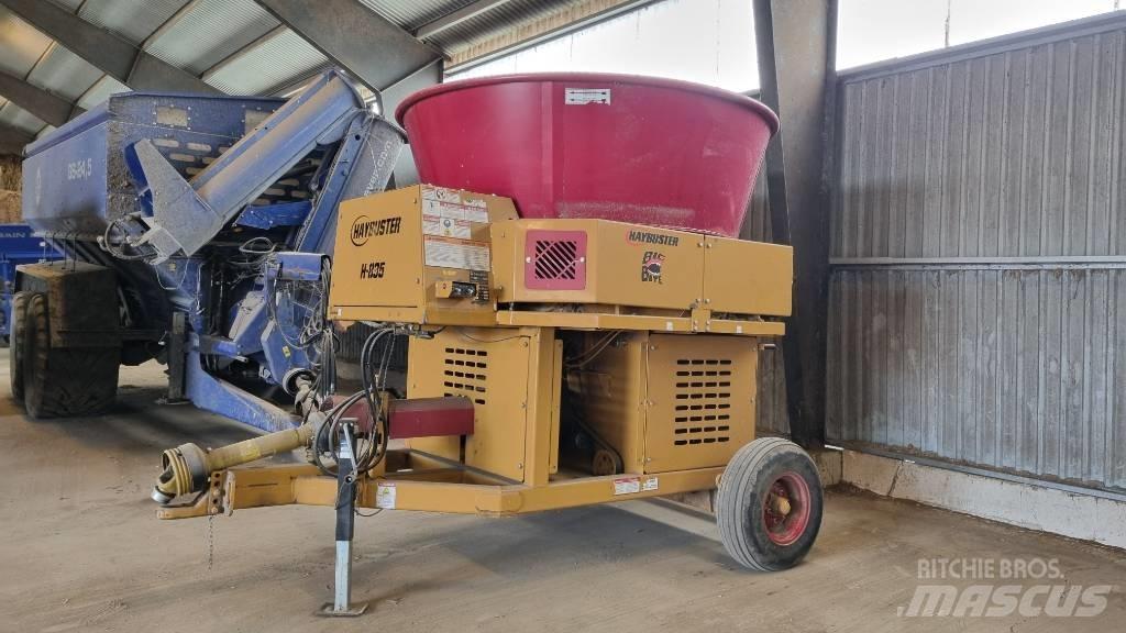 Haybuster H-835 Bale shredders, cutters and unrollers