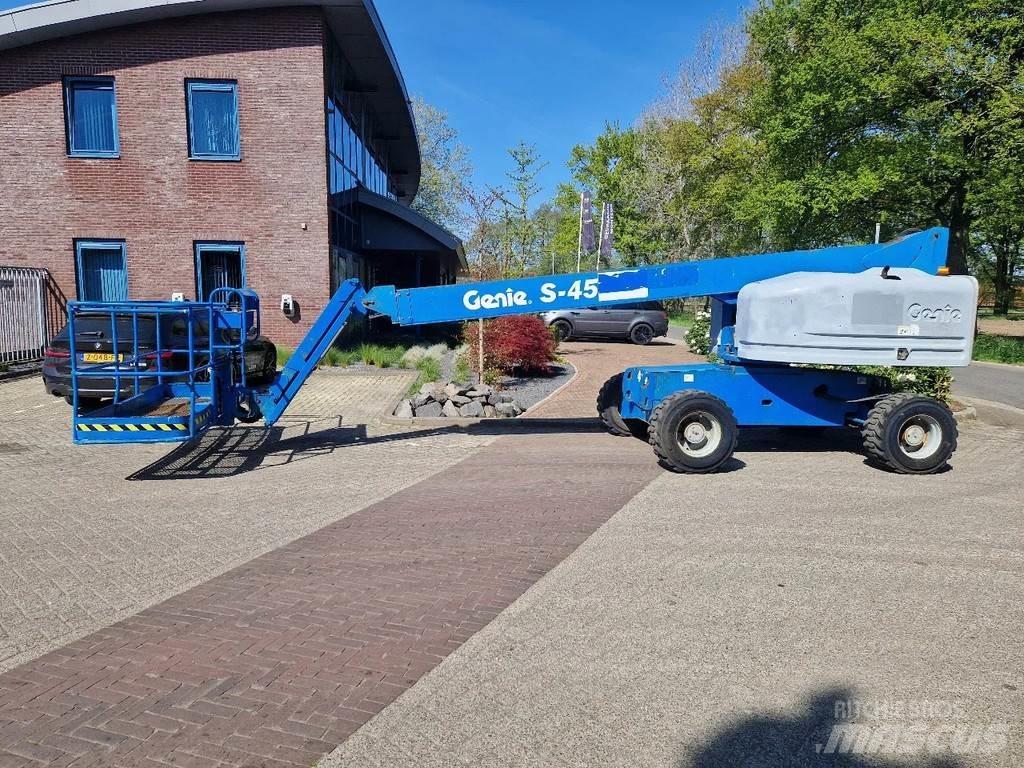 Genie S-45 Telescopic boom lifts
