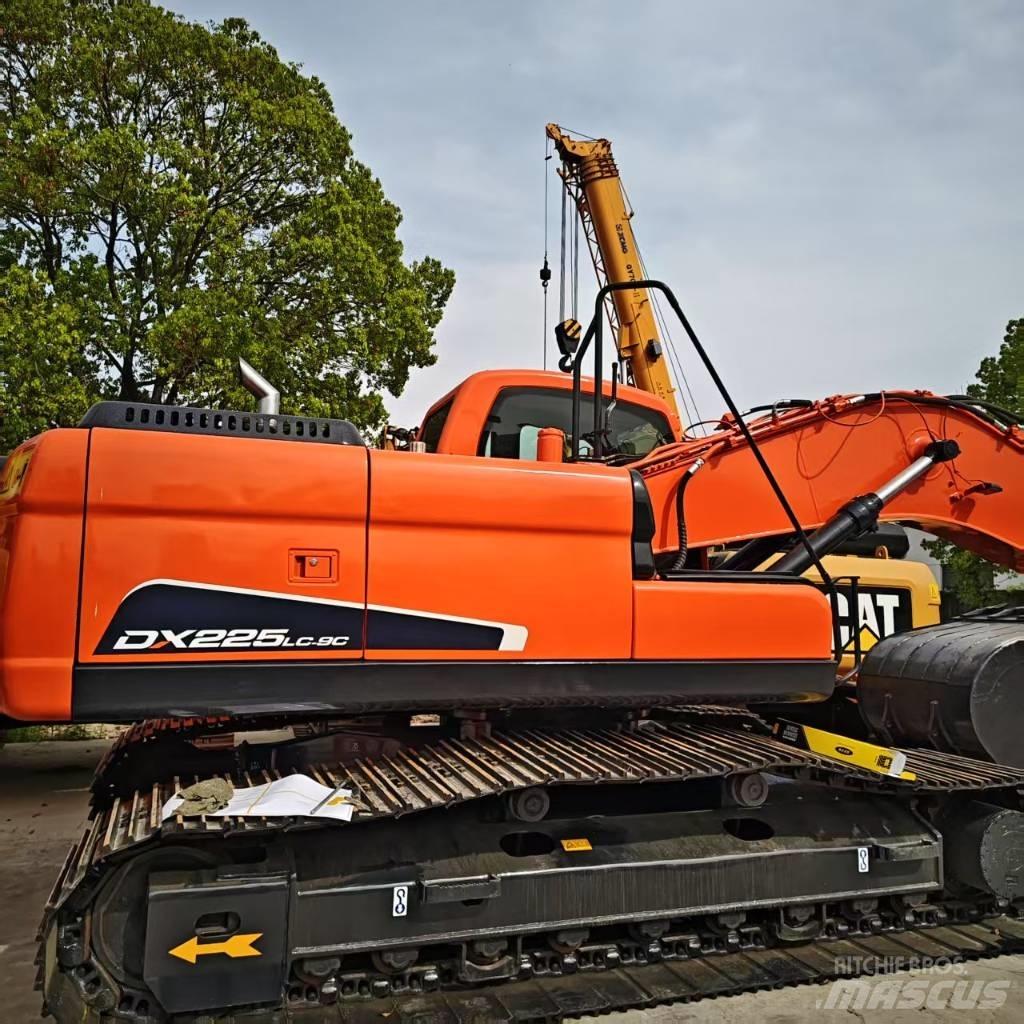 Doosan 225 LC Crawler excavators