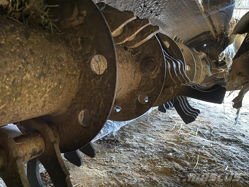 John Deere F 310 R Mounted and trailed mowers