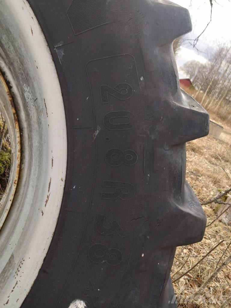Raju 20.8-38 Tyres, wheels and rims