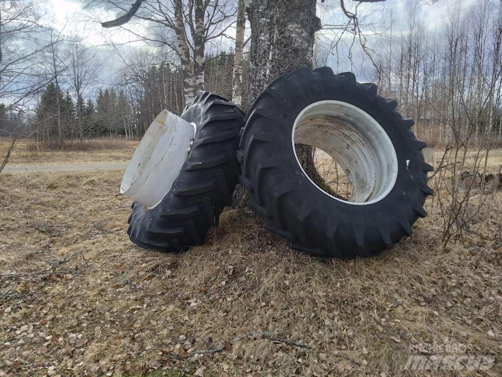 Raju 20.8-38 Tyres, wheels and rims