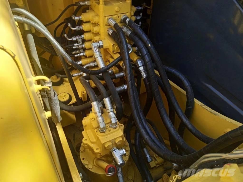 Komatsu PC130-7 Crawler excavators