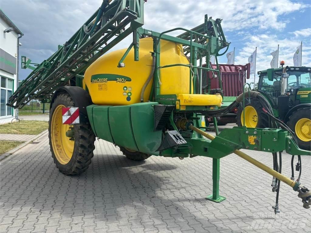 John Deere 740i Trailed sprayers