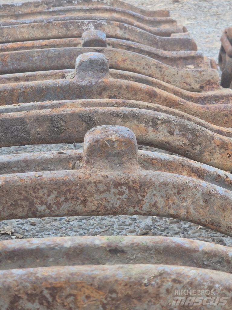 Clark S Tracks, chains and undercarriage