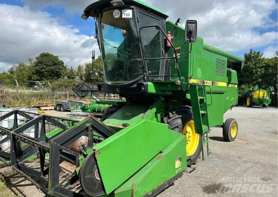 John Deere 1055 Combine harvesters