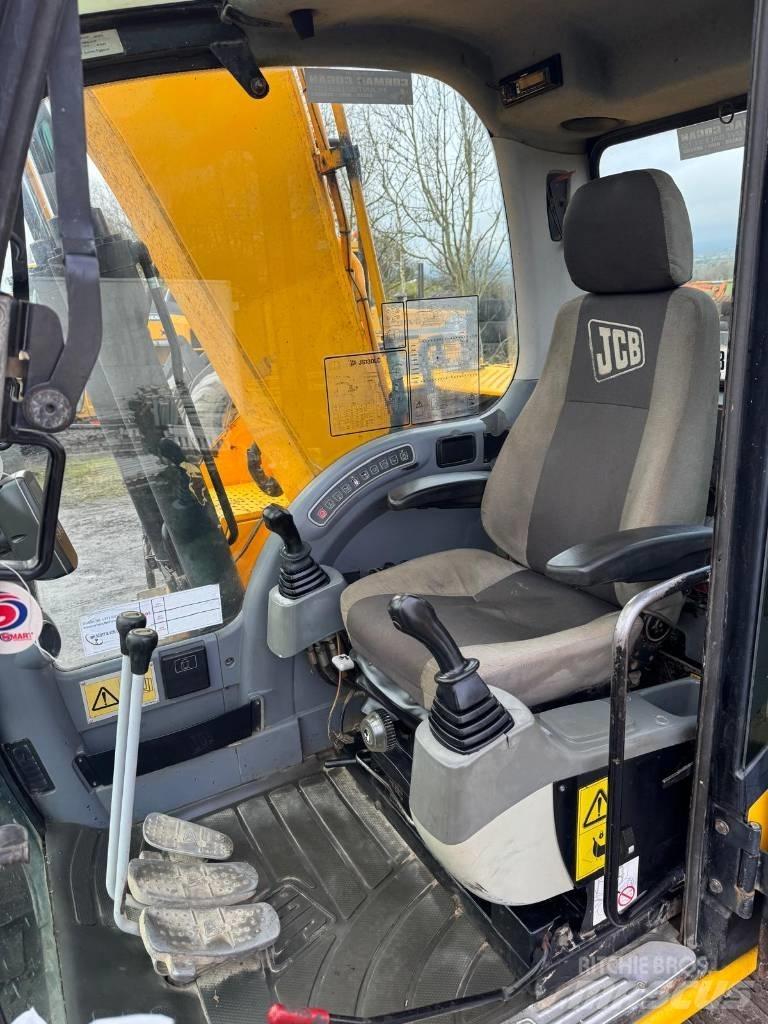 JCB JS 130 LC Crawler excavators