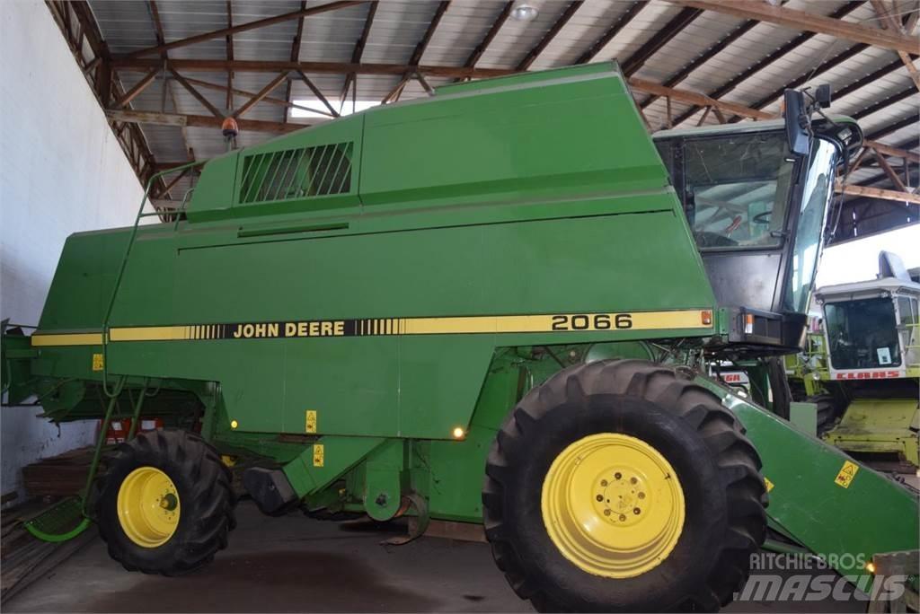 John Deere 2066 Combine harvesters
