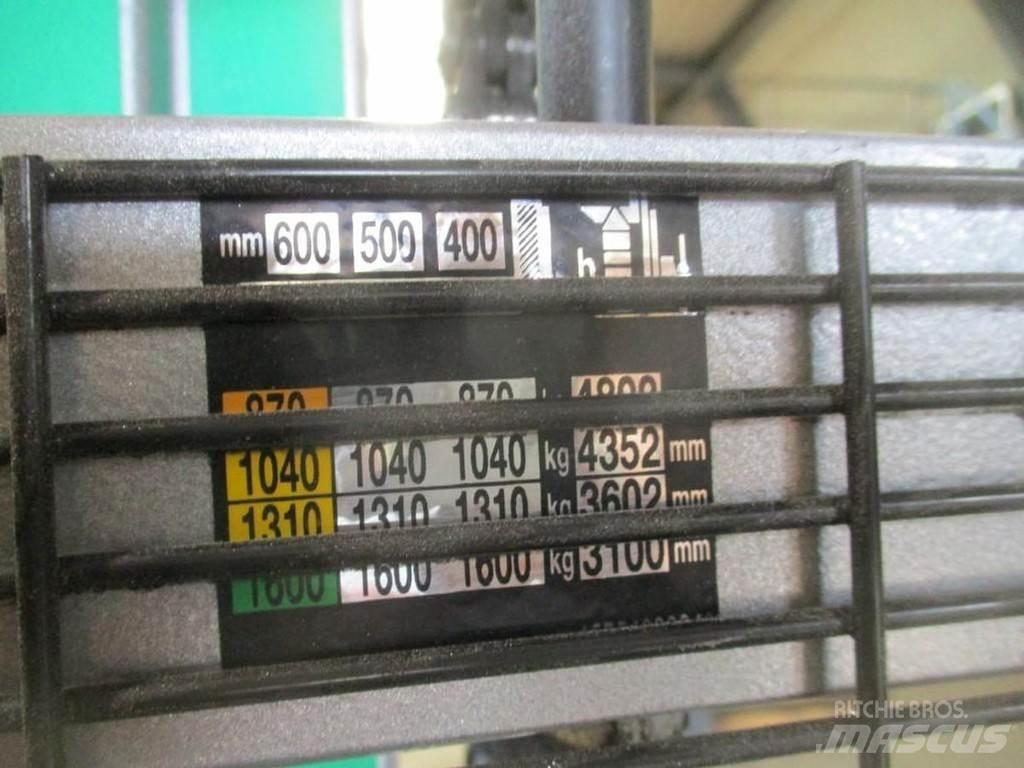 Still EXV 16 Pedestrian stacker
