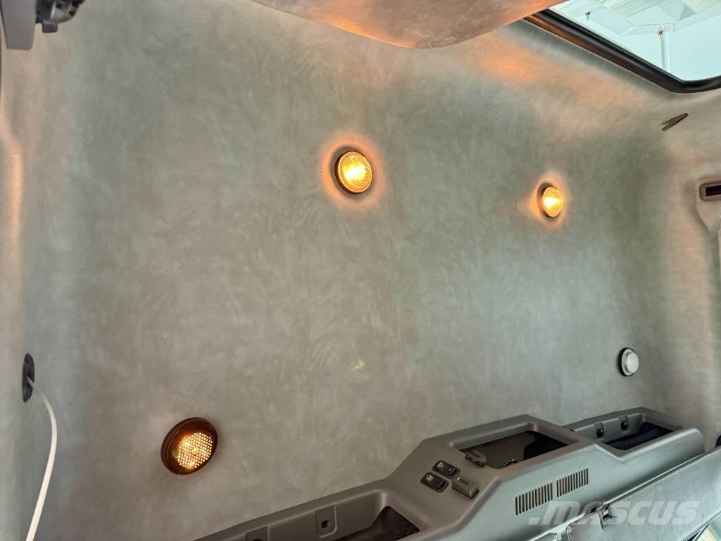 Mack GU813 Tractor Units